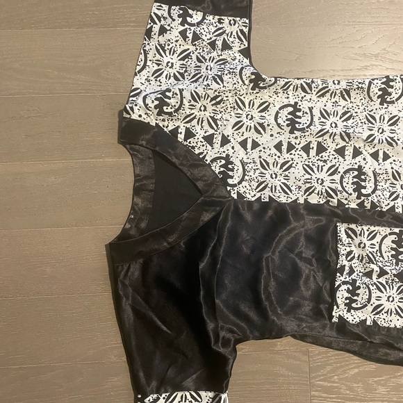 Brand new black and white African print dress perfect for your vacation or event - Picture 7 of 7